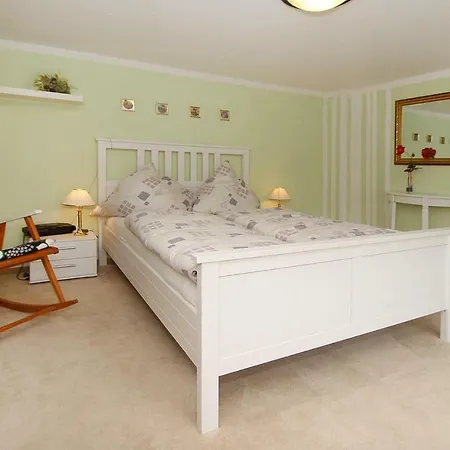 Holiday Homes - Dbs03045-fyc *